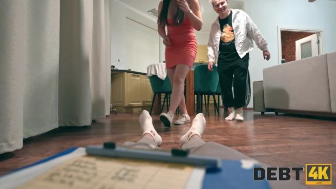 Превью Она точно знает, как расплатиться за аренду комнаты № 46706