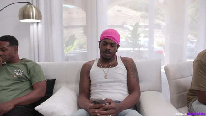 Превью Толпа ждёт, а она готова задать им жару в ганг-банг стиле! № 46728