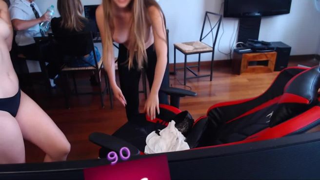 Превью На самом деле, эта вебкамщица очень горячая № 46846