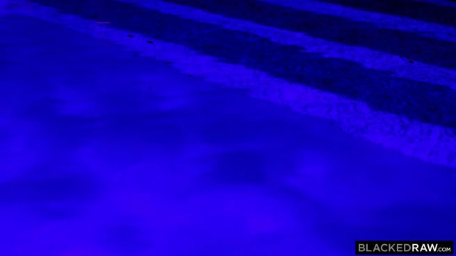 Превью Чёрный поршень протаранил розовую дырочку № 46885