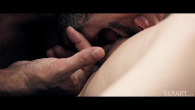 Превью Влюблённость, которую не скрыть от посторонних глаз № 47033