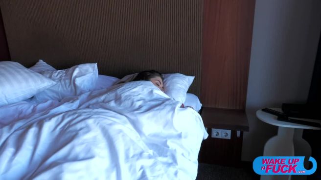 Превью Эта дебютантка приложит все усилия, чтобы стать известной № 47085