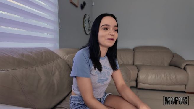 Превью Похоже, у этой малышки невероятно эластичная вагина № 47155