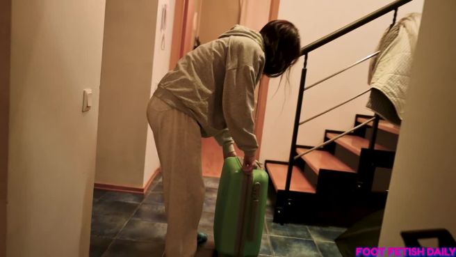 Превью Сборы на учёбу с акцентом на ножки № 47185